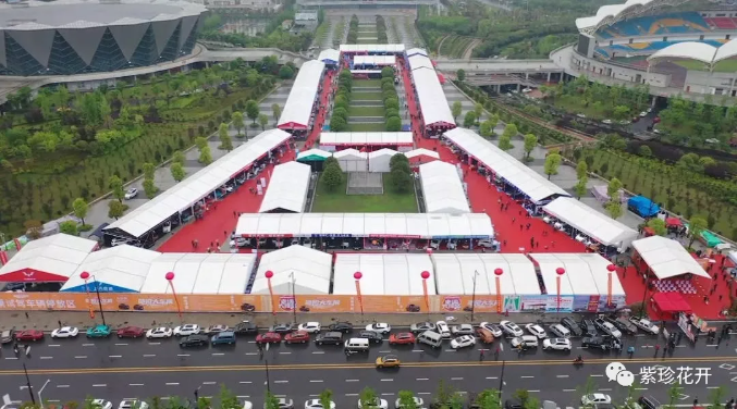 快来看！！！​​邵阳车展上开来了一辆造型独特的电车