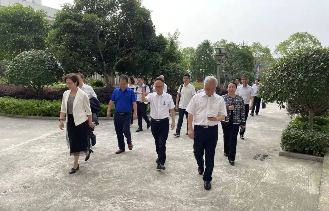 湖南省中医药研究院葛金文院长和邵阳市各级领导专家莅临天香生物产业园考察指导