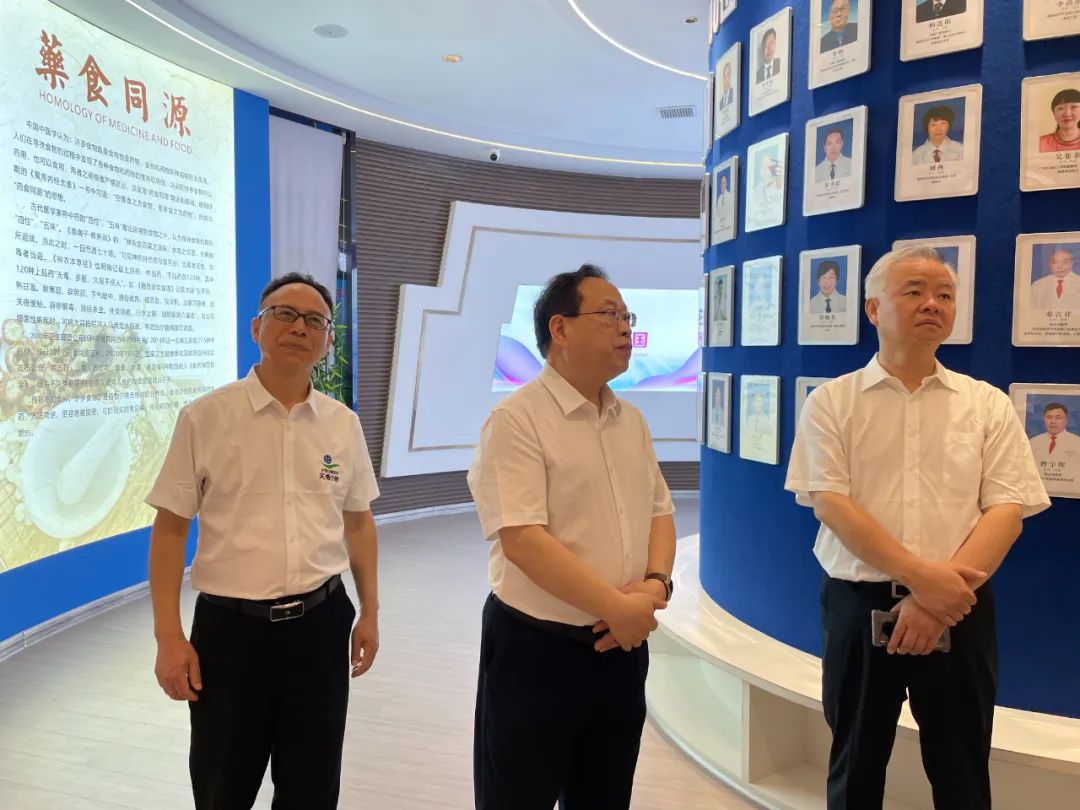湖南省中医药研究院葛金文院长和邵阳市各级领导专家莅临天香生物产业园考察指导