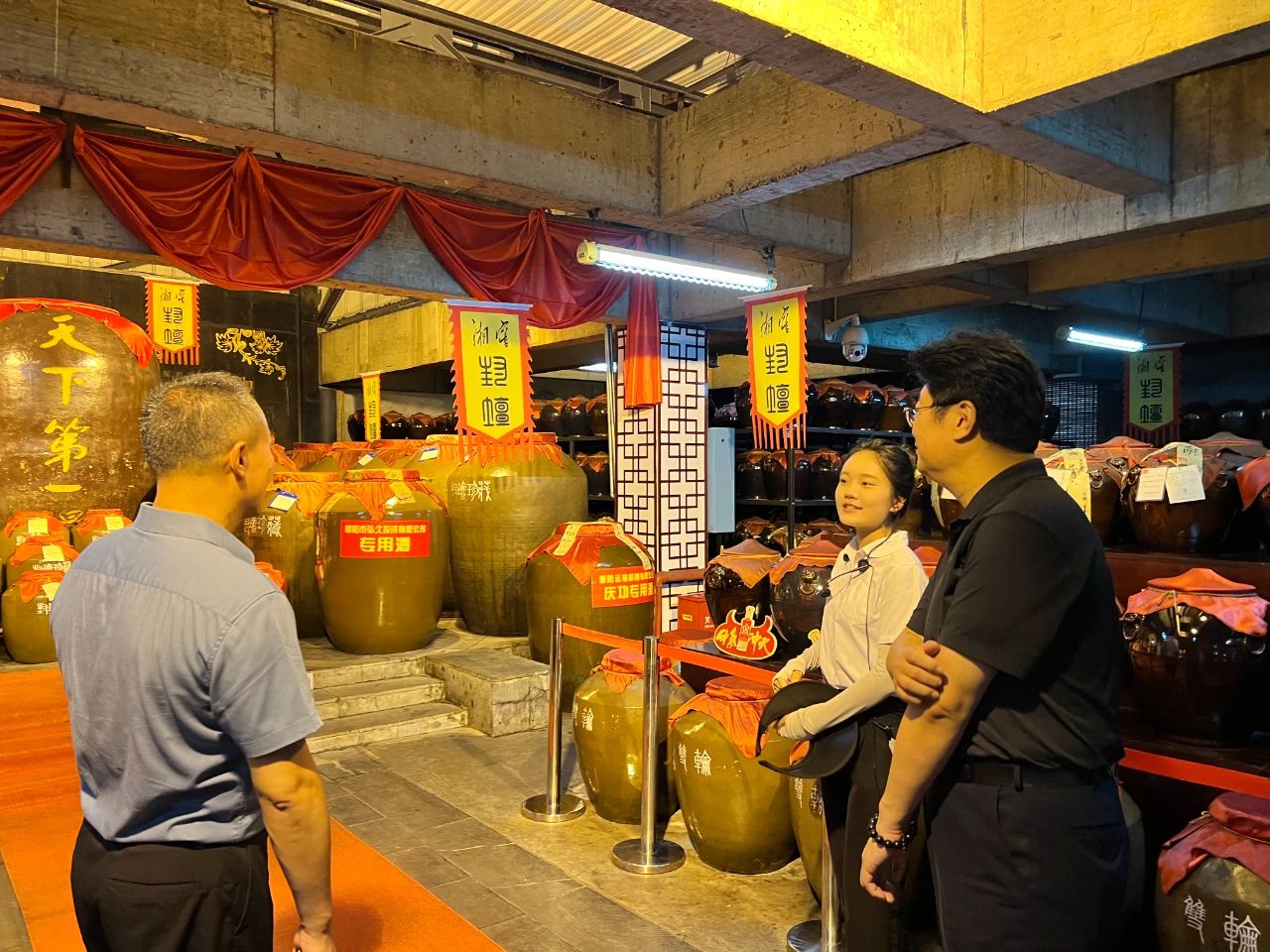 中国旅游协会旅游商品与装备分会陈斌秘书长来邵考察旅游商品企业