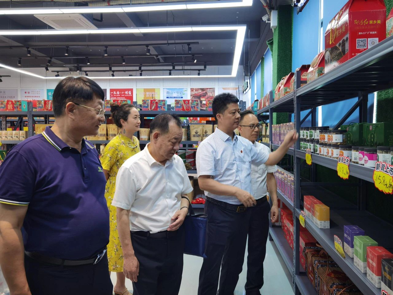 市人大罗早林主任陪同农业农村部乡村振兴专家一行到邵阳红出货仓-天香生物产业园考察指导