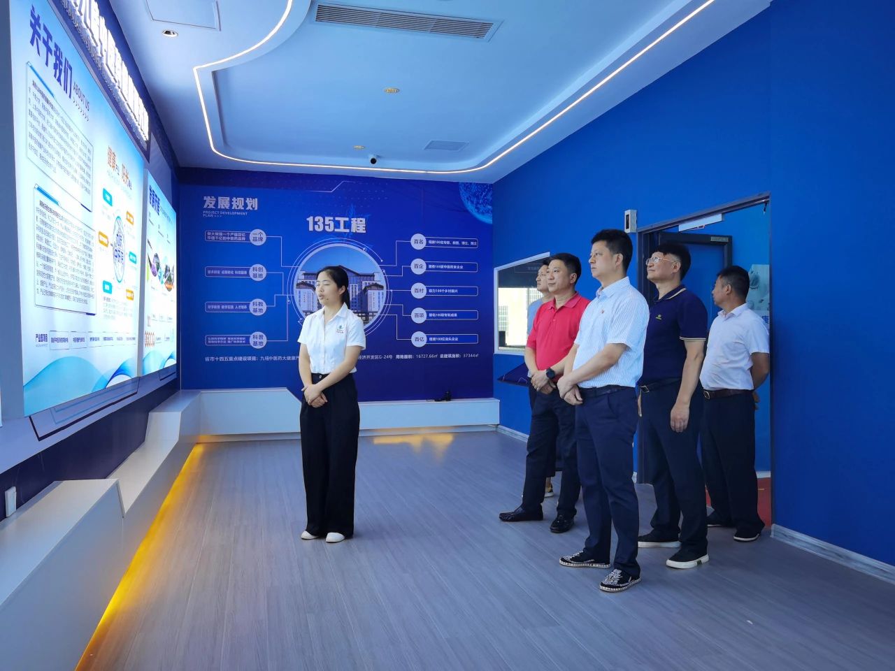 市人大罗早林主任陪同农业农村部乡村振兴专家一行到邵阳红出货仓-天香生物产业园考察指导