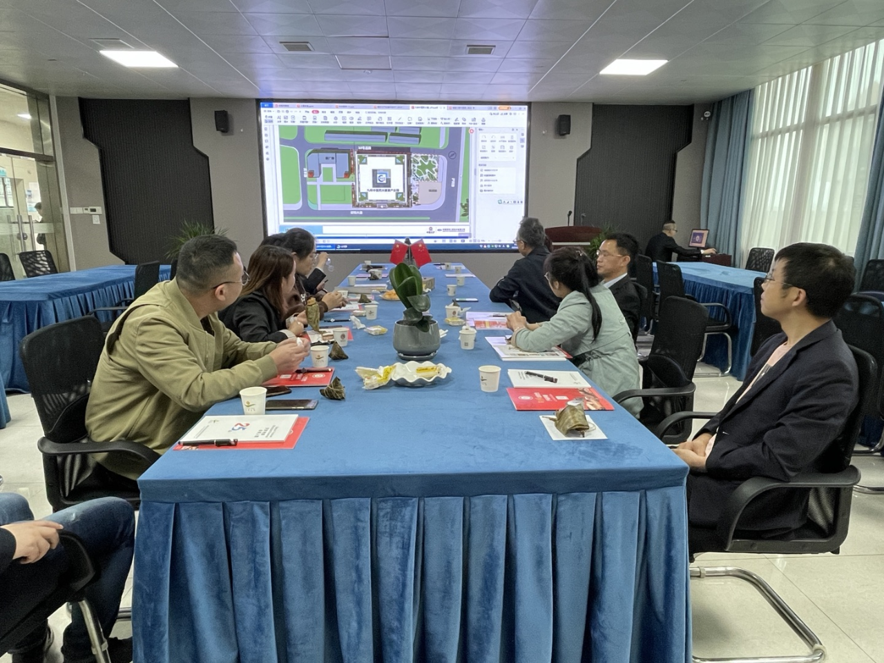 宝东农牧莅临邵阳红促进会副会长单位天香生物园区交流洽谈合作