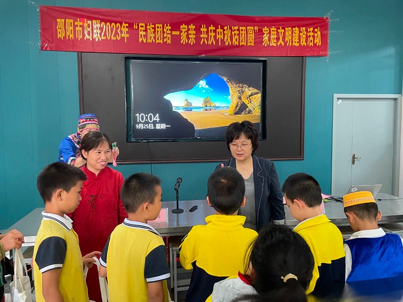 邵阳市五里牌小学“民族团结话中秋”活动在玖味中医药膳研学实践教育基地顺利举行