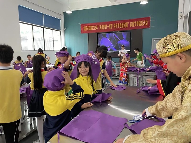 邵阳市五里牌小学“民族团结话中秋”活动在玖味中医药膳研学实践教育基地顺利举行