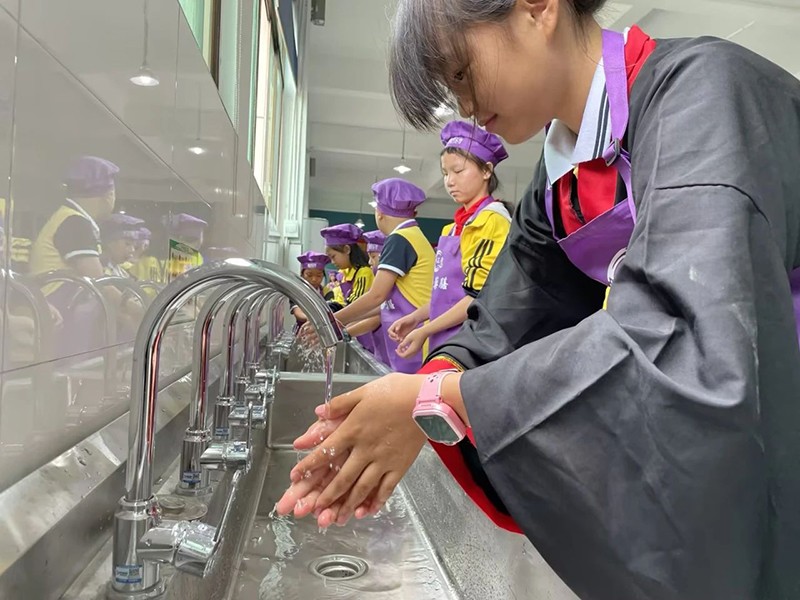 邵阳市五里牌小学“民族团结话中秋”活动在玖味中医药膳研学实践教育基地顺利举行