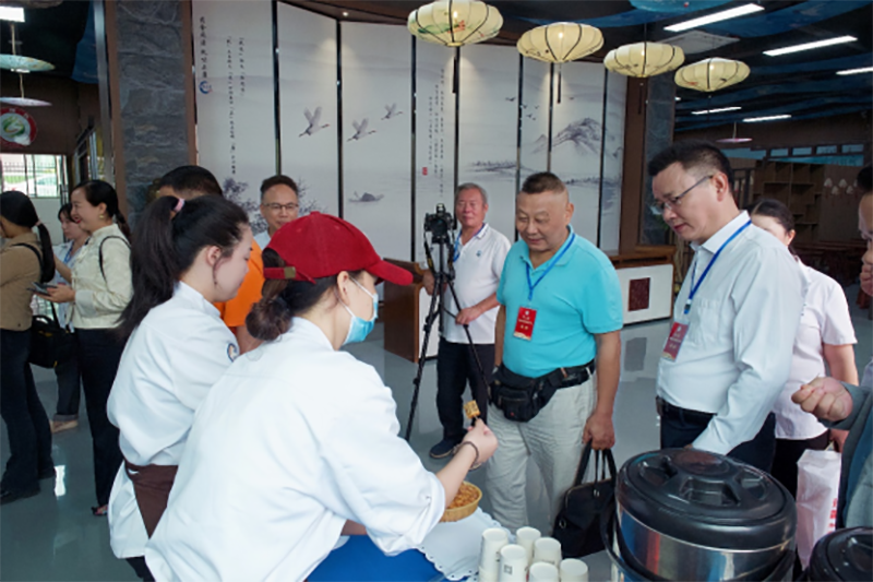 “邵阳红”中医药膳科普教育研学基地在天香生物产业园启动