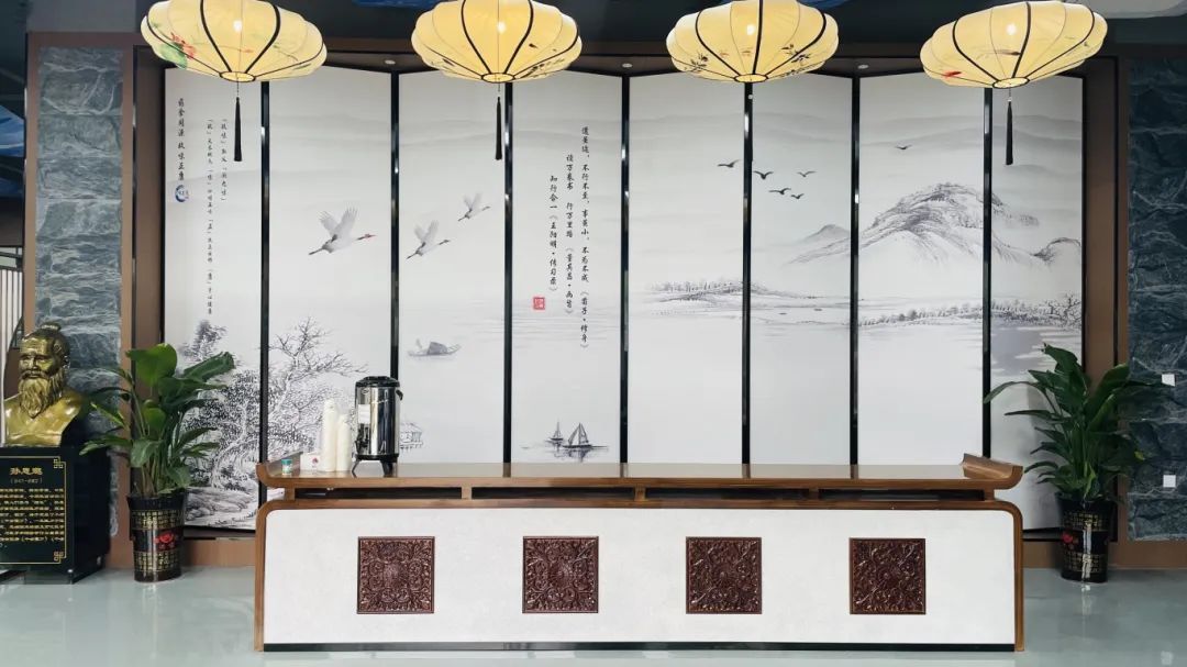 种下梧桐树，引得凤凰来