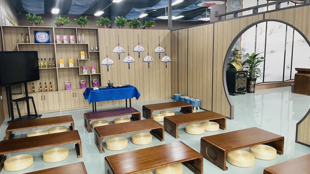 种下梧桐树，引得凤凰来