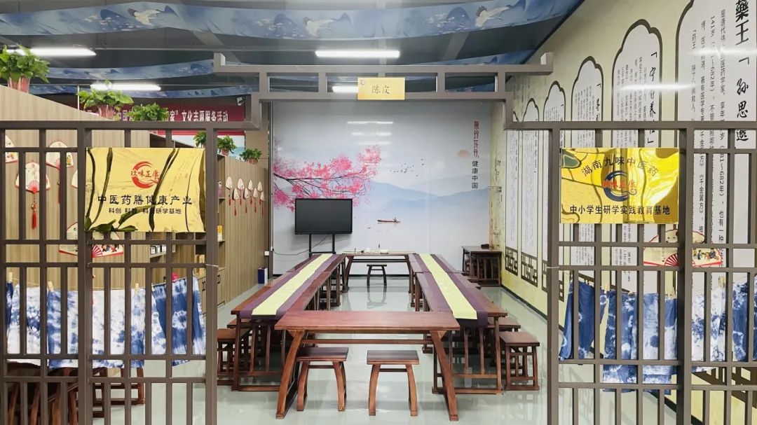 种下梧桐树，引得凤凰来