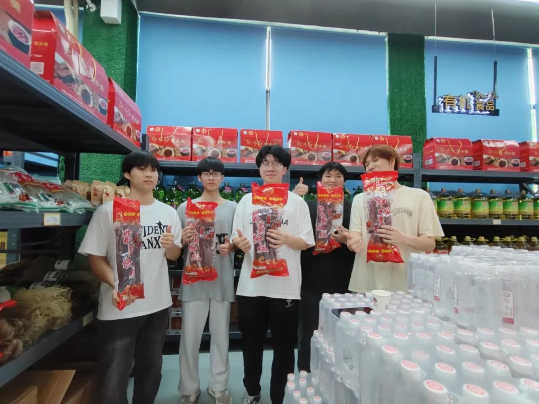 “校企牵手、双向奔赴”邵阳200余名大学生走进天香生物