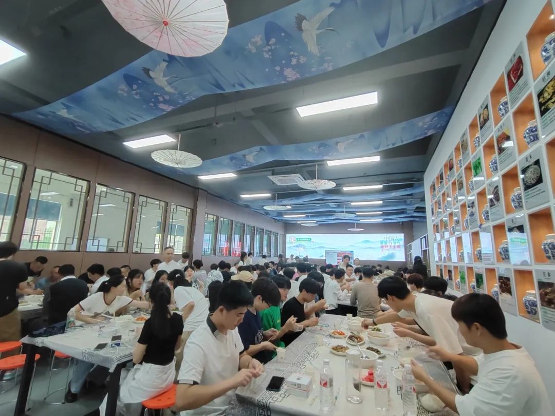 “校企牵手、双向奔赴”邵阳200余名大学生走进天香生物