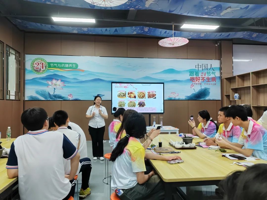 湖南九味中医药研学实践教育基地迎来了一场别开生面的研学实践活动