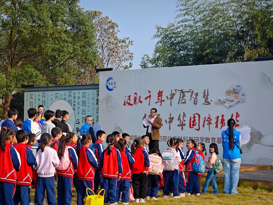 双清区“爱心护航，助梦成长”