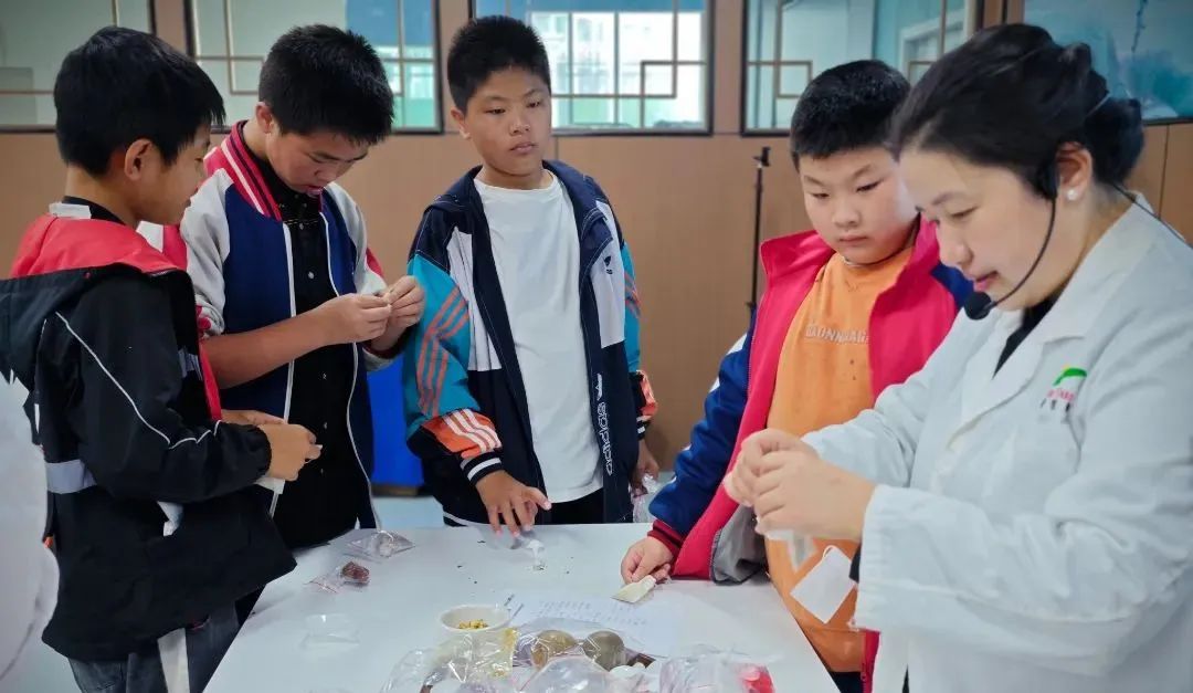 双清区“爱心护航，助梦成长”