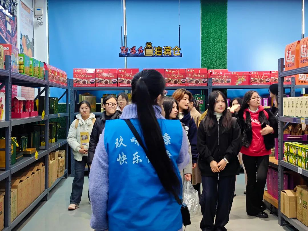 “邵阳学院第十九期青马工程户外素质拓展课”活动在湖南天香生物大健康产业园圆满举行